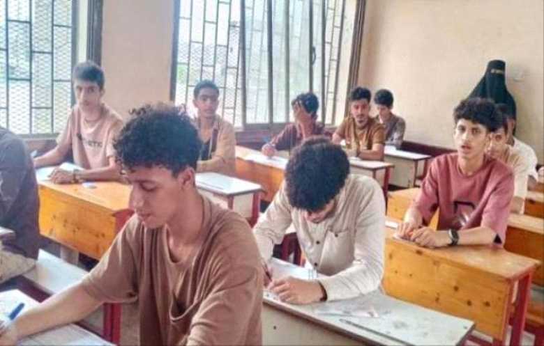 بين لهيب الصيف وظلام الكهرباء.. طلاب الثانوية يخوضون امتحانات مصيرية في ظروف قاسية