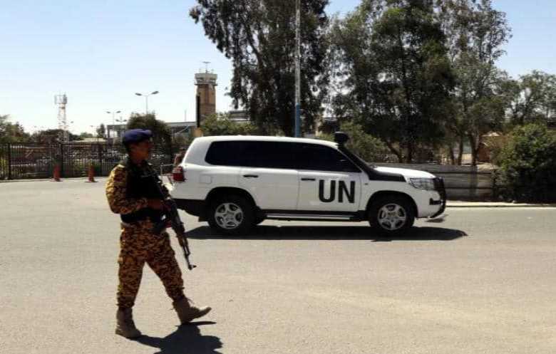 «التجسس»... سيف الحوثيين المسلط لقمع العاملين في المجال الإنساني