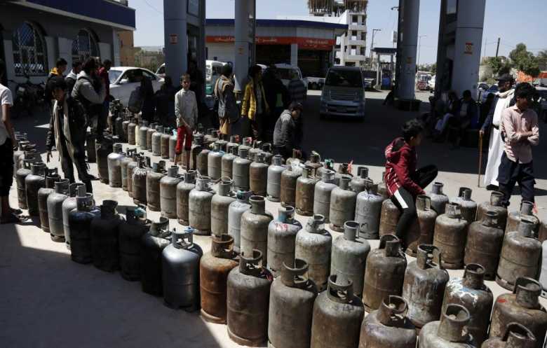 اليمن يشدد رقابة محطات الغاز ومنع التخزين لكبح الأزمات واحتكار السوق