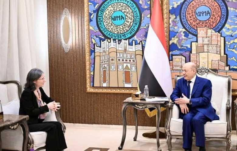 العليمي يحذر من مخاطر الاستثمار الإيراني للحوثيين بتهديد الملاحة الدولية