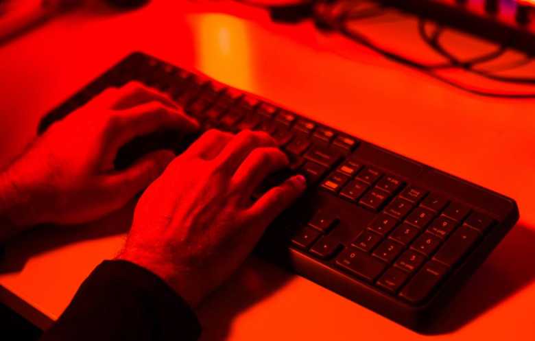 فيروس ذكاء اصطناعي يحدث فوضى ويخترق ملايين الحواسيب