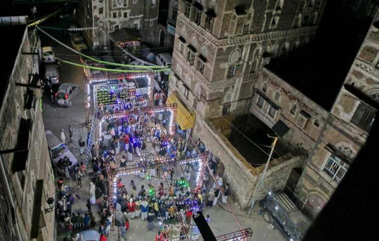 الحوثيون يقتحمون حفل زفاف نسائياً بعمران ويشعلون مواجهات قبلية