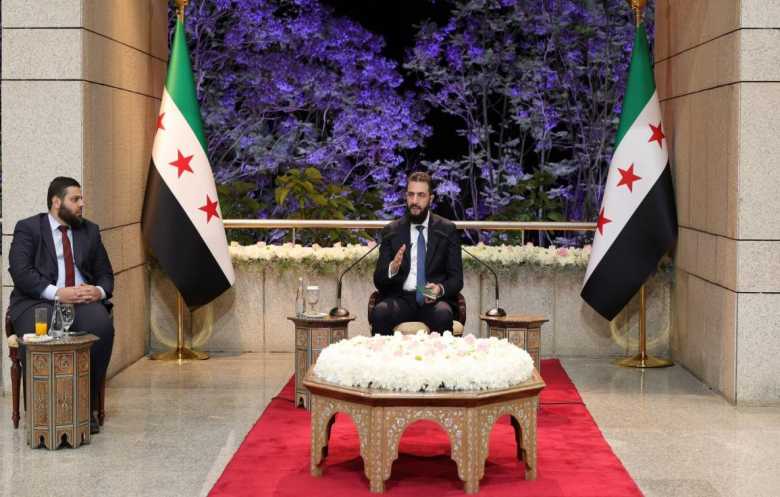 الشرع ينفي شائعات التدخل في لبنان ويؤجل بحث ترسيم الحدود