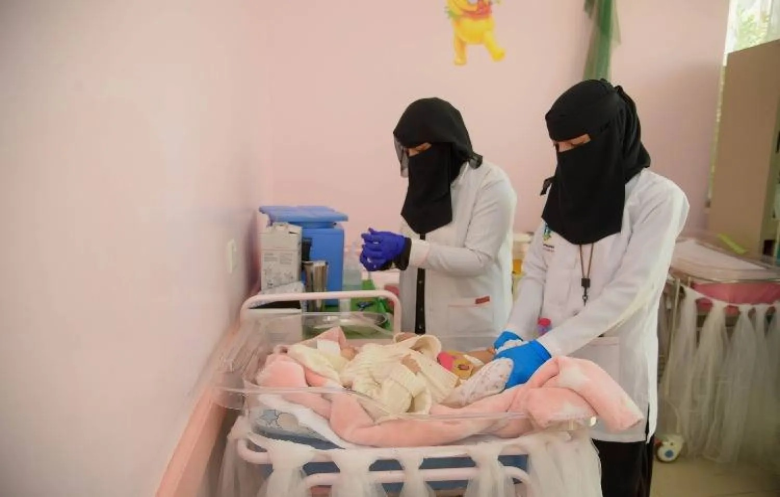الحوثيون يعمّقون انهيار الصحة باختطاف الأطباء وحرمان المرضى