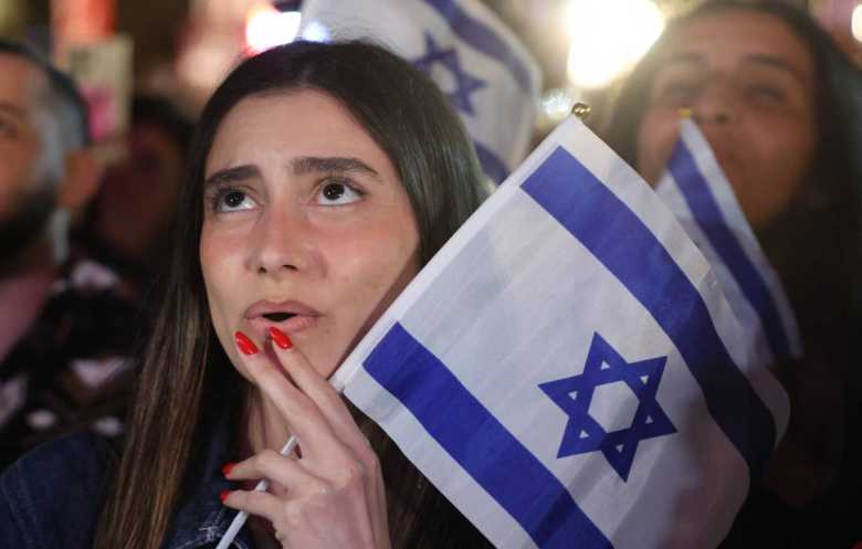 إيران أم ترمب... من يضغط أولا الزناد الإسرائيلي؟