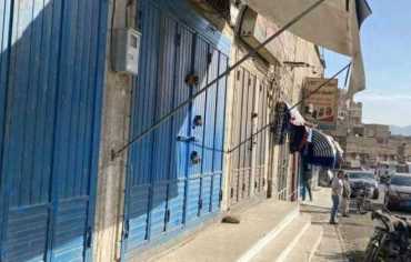  إغلاق 98 منشأة وابتزاز للتجار ... الحوثيون يشنّون حرب جبايات تخنق صنعاء