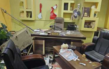 اعتداء مسلّح يطاول صحيفة "عدن الغد" وإصابة صحافيين