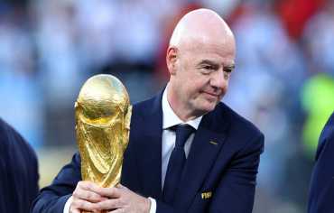 "فيفا" يدخل عالم الاستثمار: كرة القدم للبيع